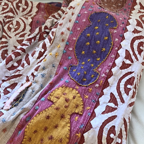 Mid length Kantha jacket - Picture 5 of 7